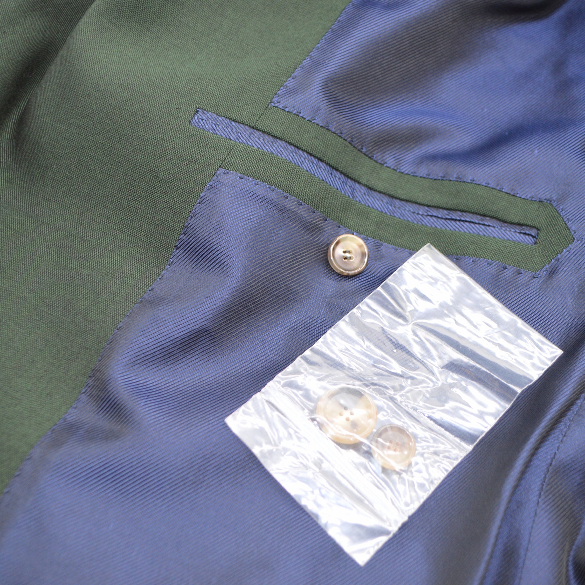 Green Double Breasted Suit made of Wool/Mohair (EU 46)