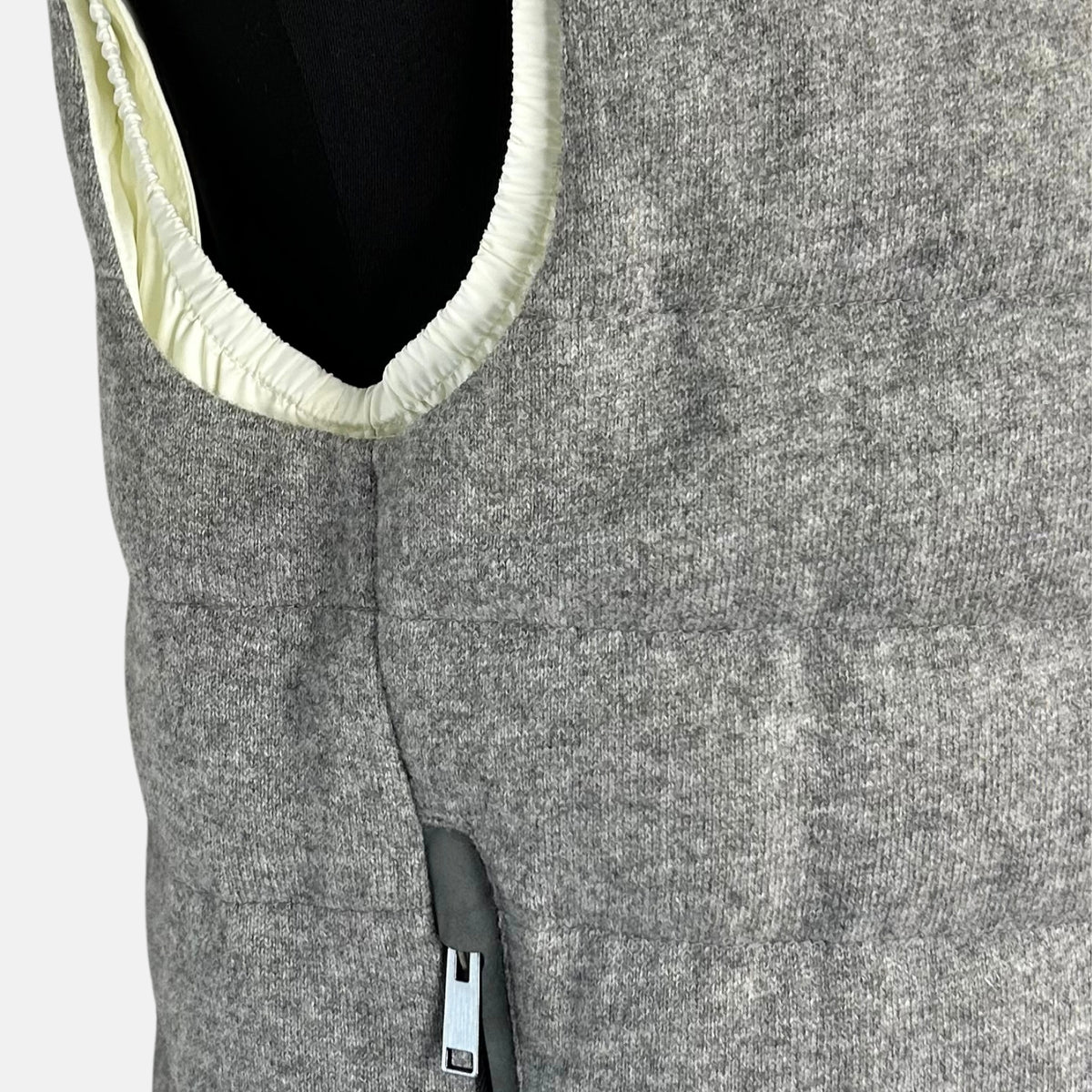 Grey Down Vest made of Cashmere/Leather Details (EU 48)