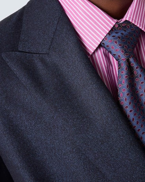 Striped shirt collar with a silk tie