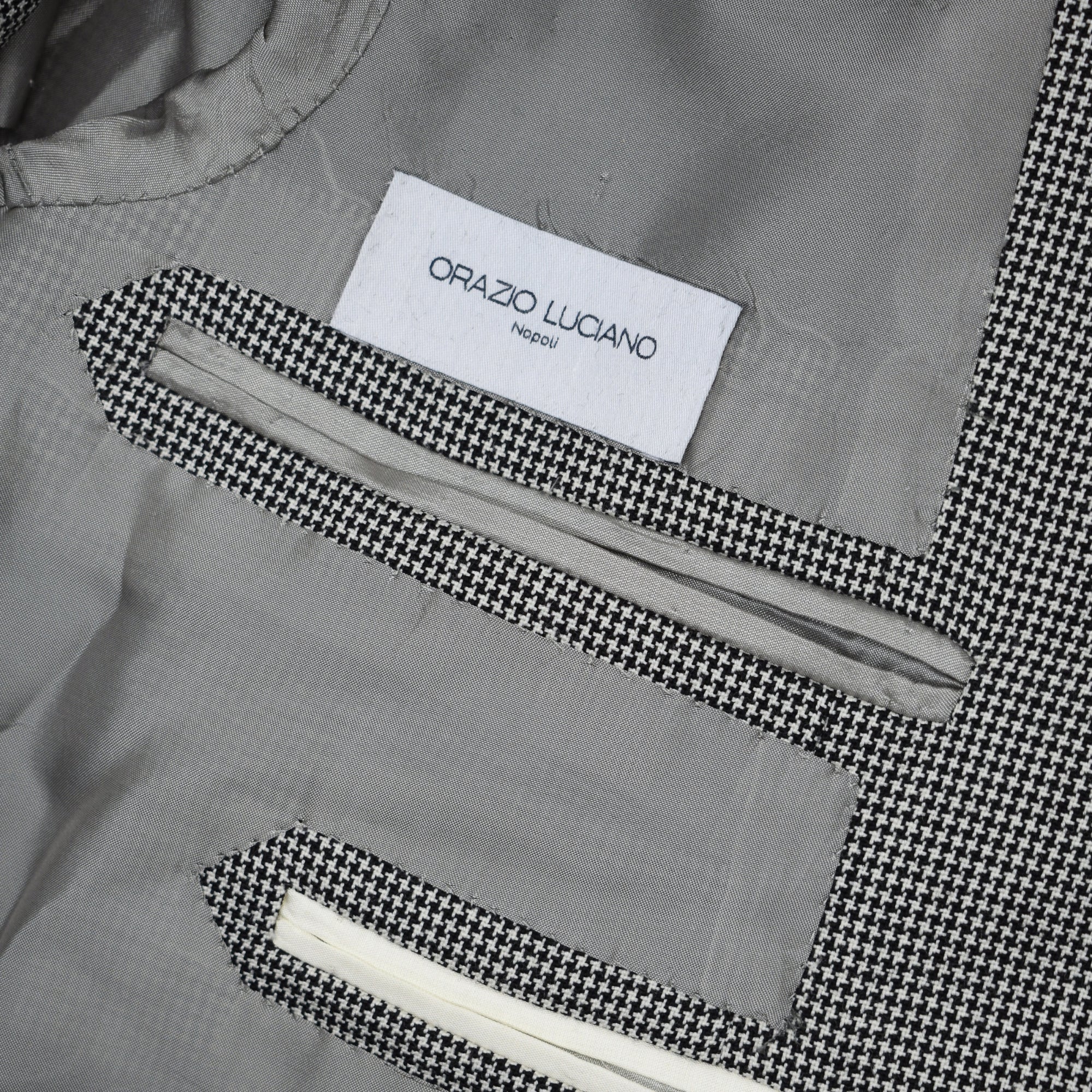 Black-White Houndstooth Patterned Blazer made of Wool (EU 50)