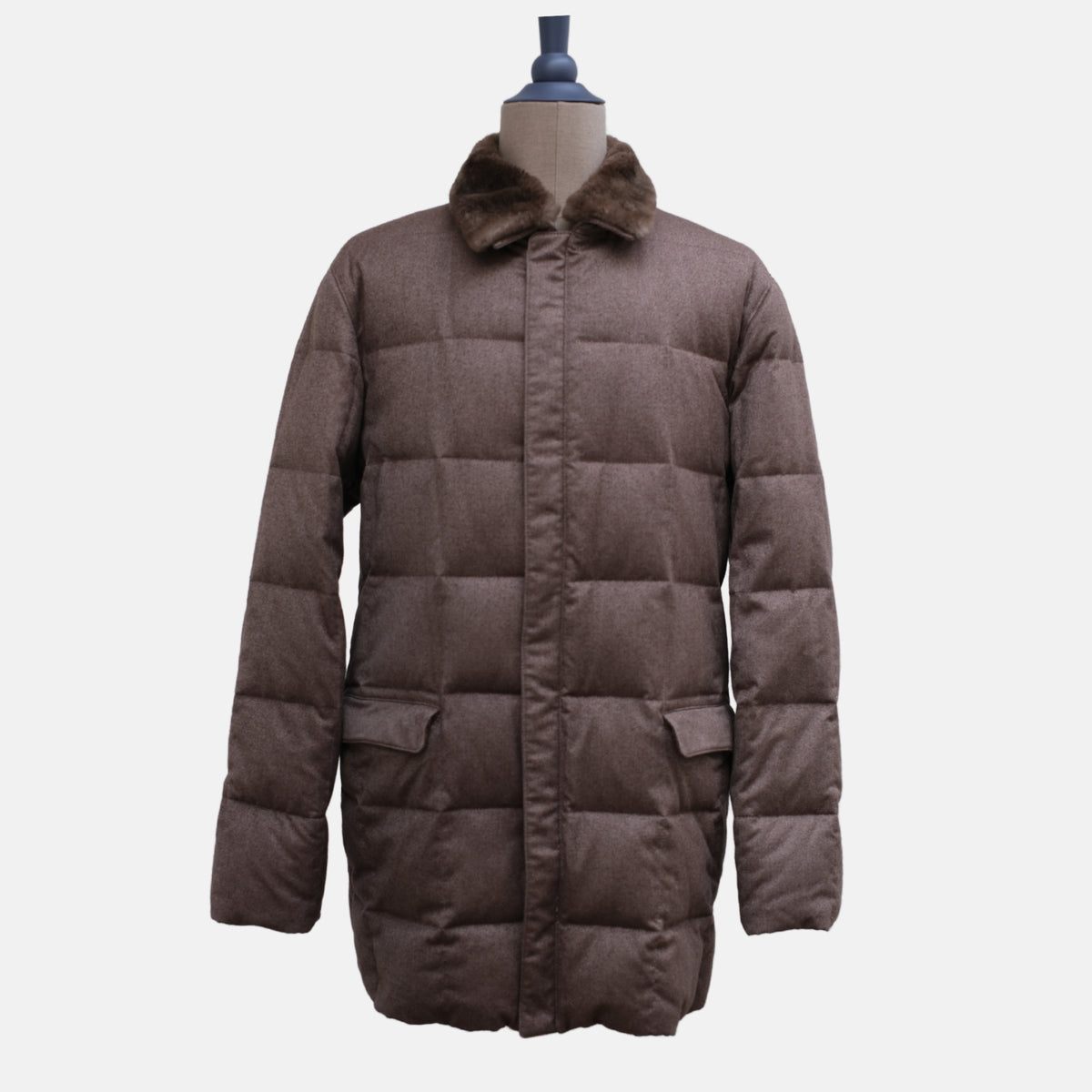 Brauner Daunenmantel aus Baby-Kaschmir mit Castarino-Kragen (XXXL)