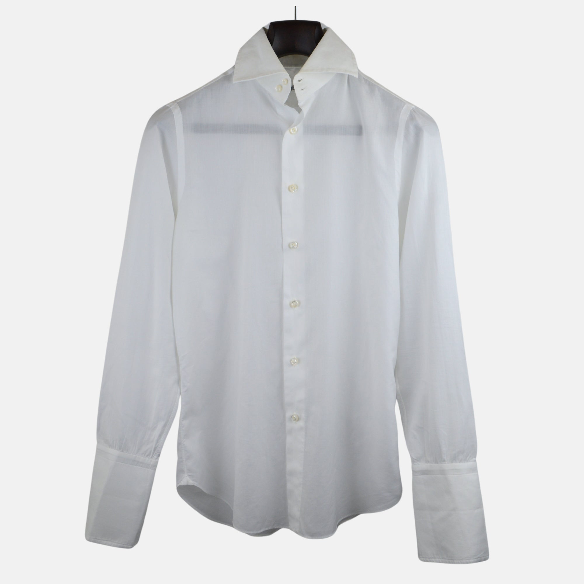 White Shirt made of Cotton (38)