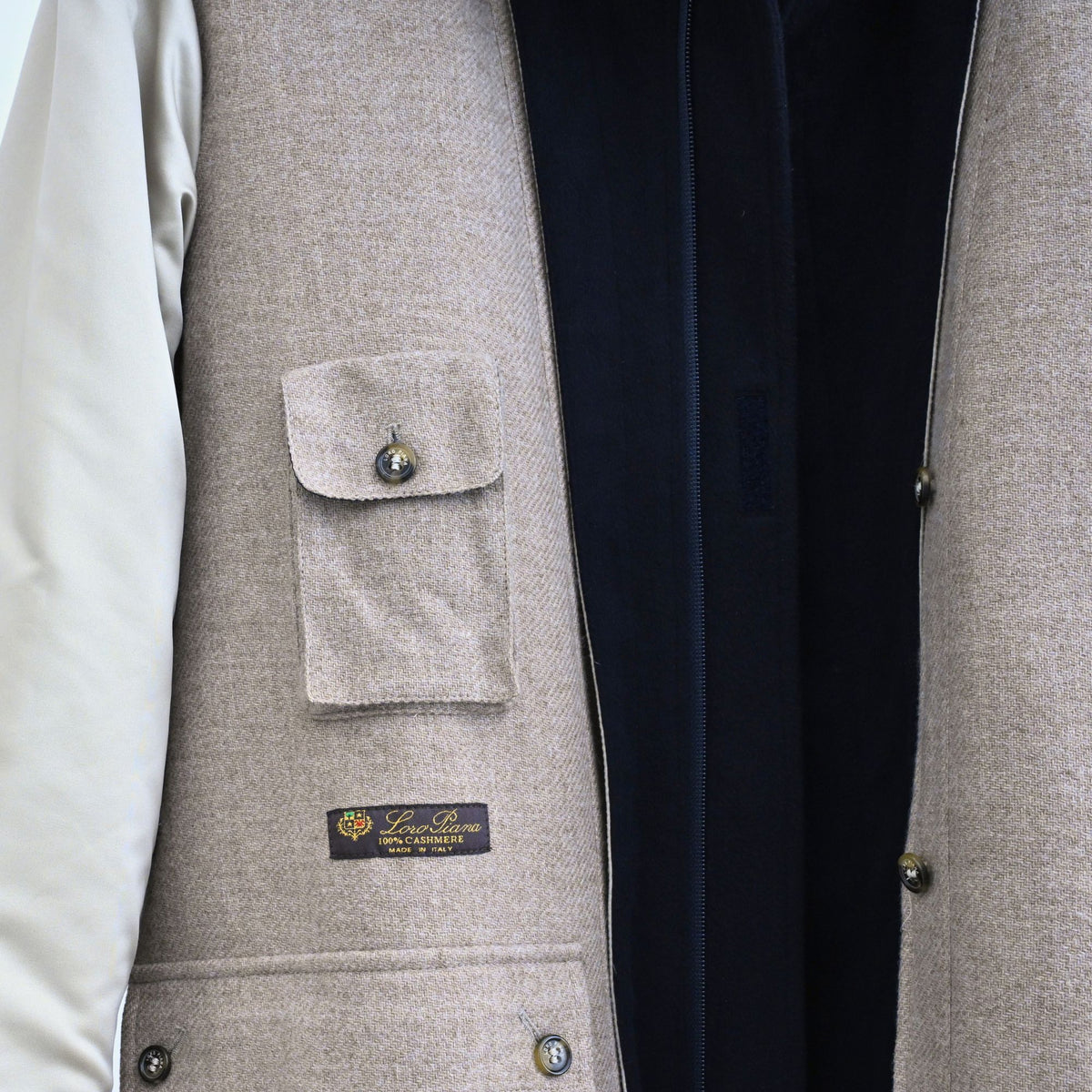 Marineblauer Vicuña-Icer-Mantel (L)