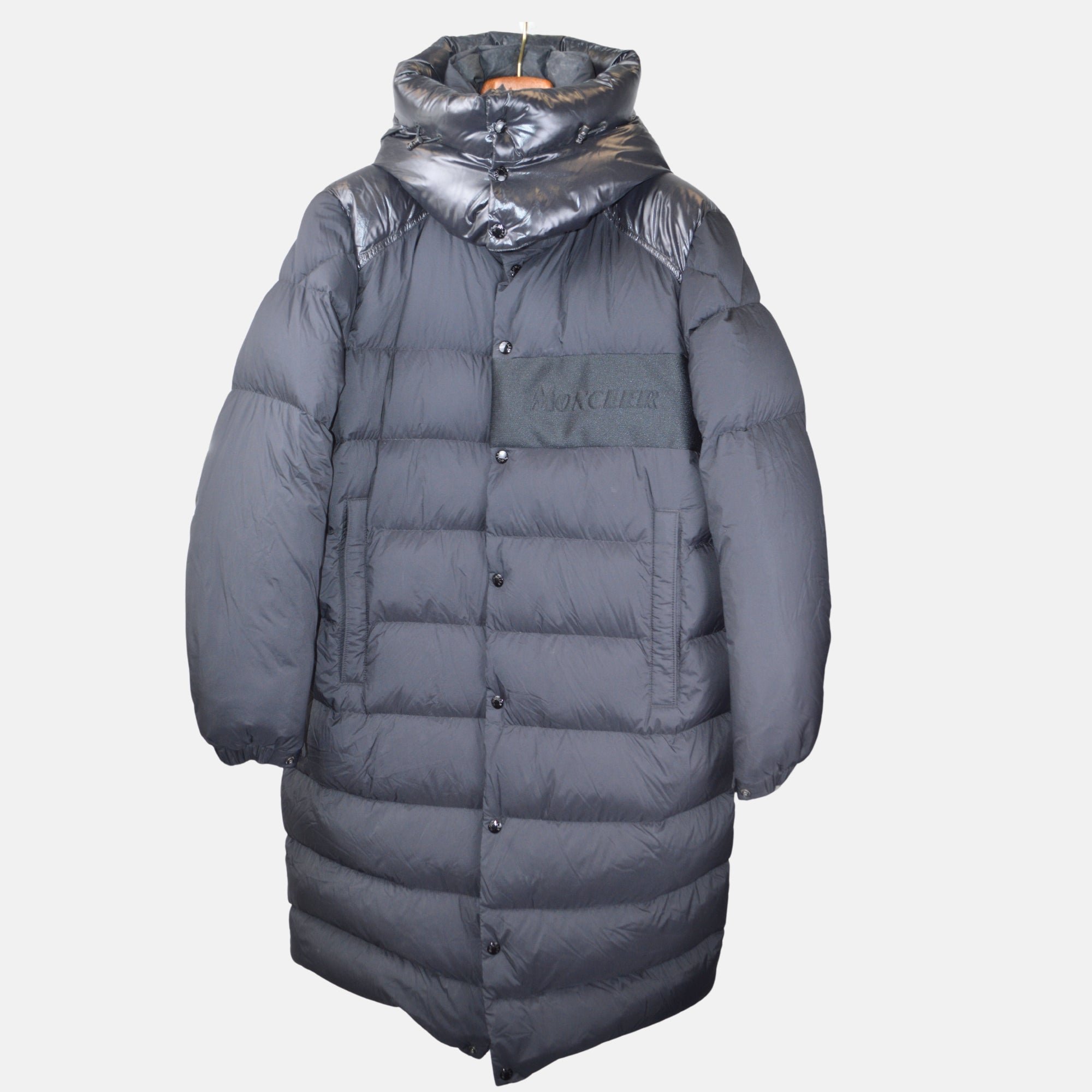 Moncler Sale: Men's Jackets, Vests & Down Up to -80% Off