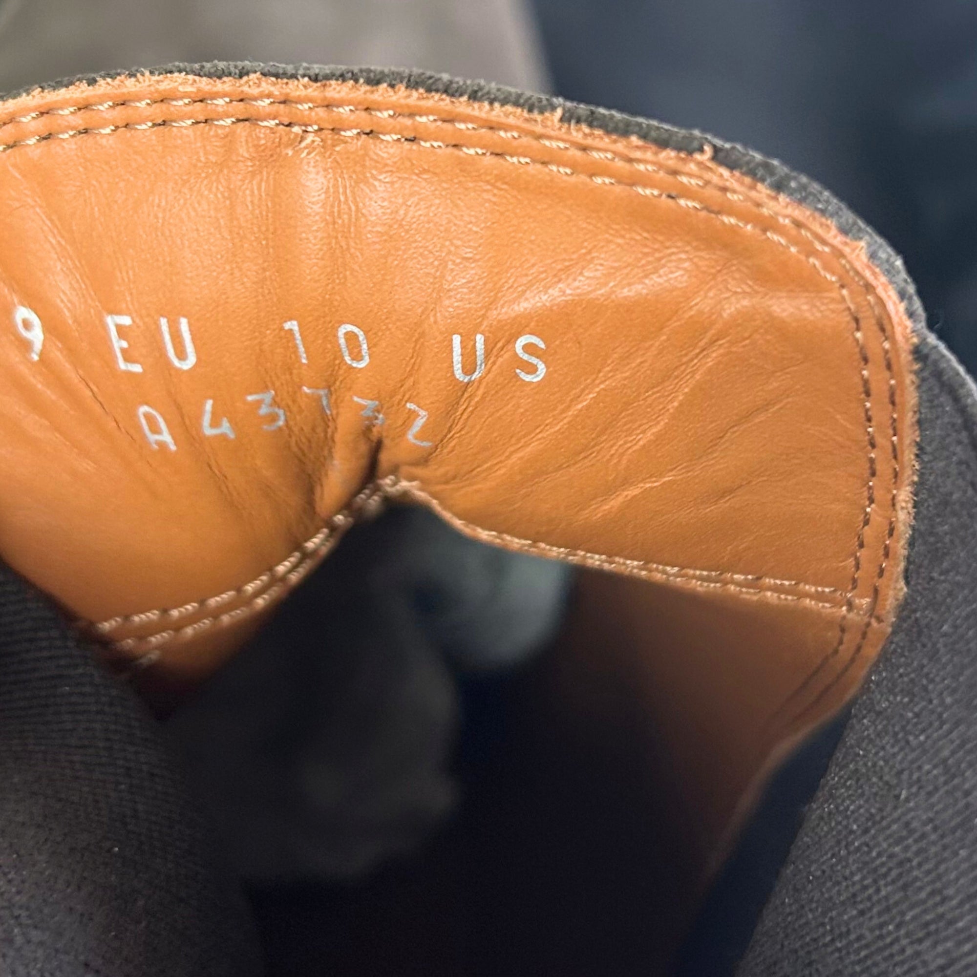 Brown Chelsea Boots made of Suede (EU 43)