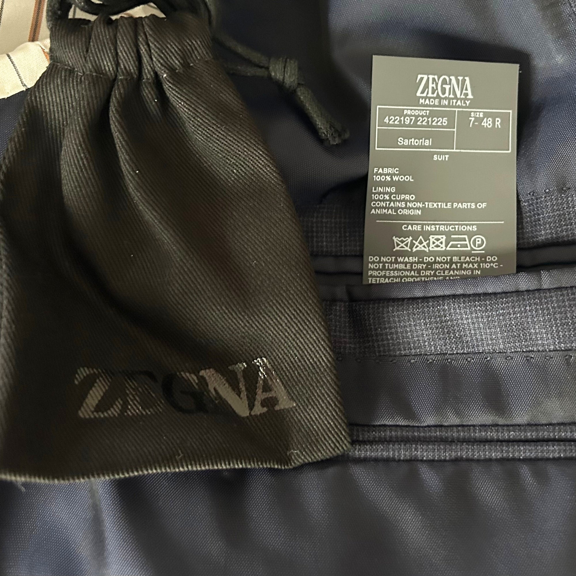 Navy Patterned  Suit made of Wool (EU 48)