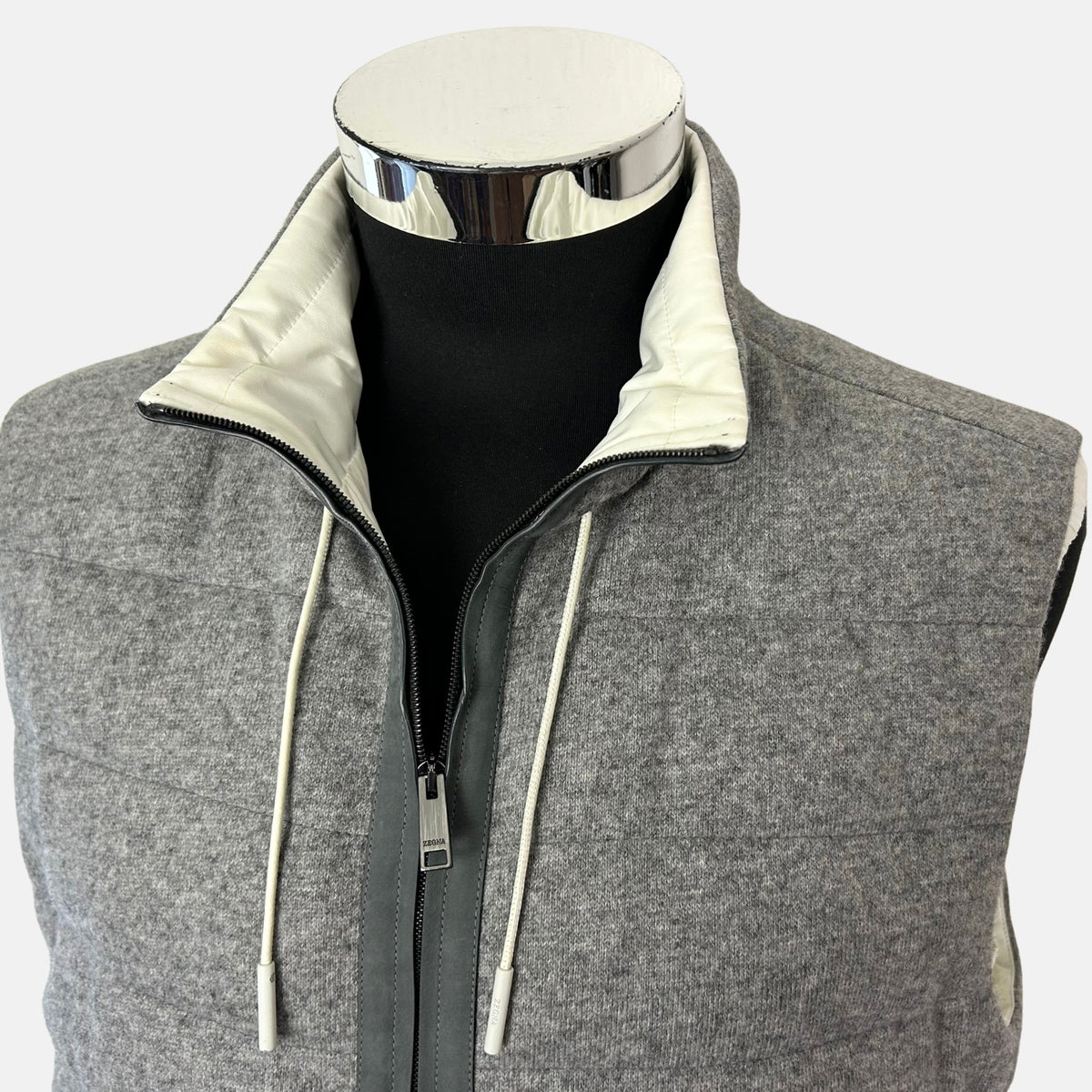 Grey Down Vest made of Cashmere/Leather Details (EU 48)