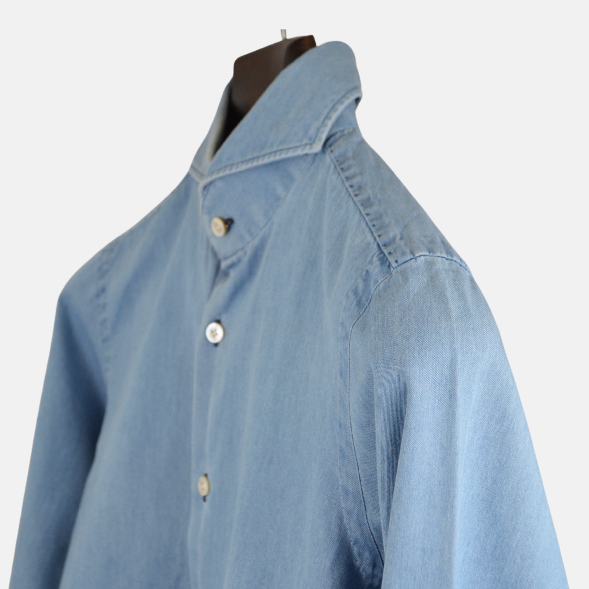 Blue Denim Shirt made of Cotton (38)