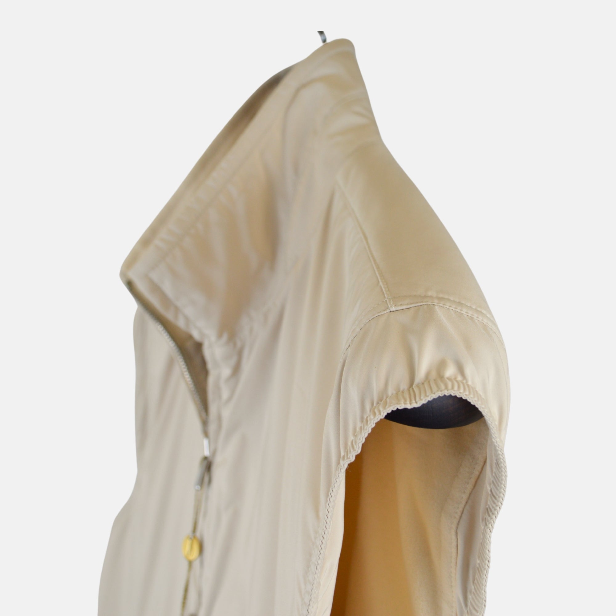 Cream Vest made of Polyester (L)