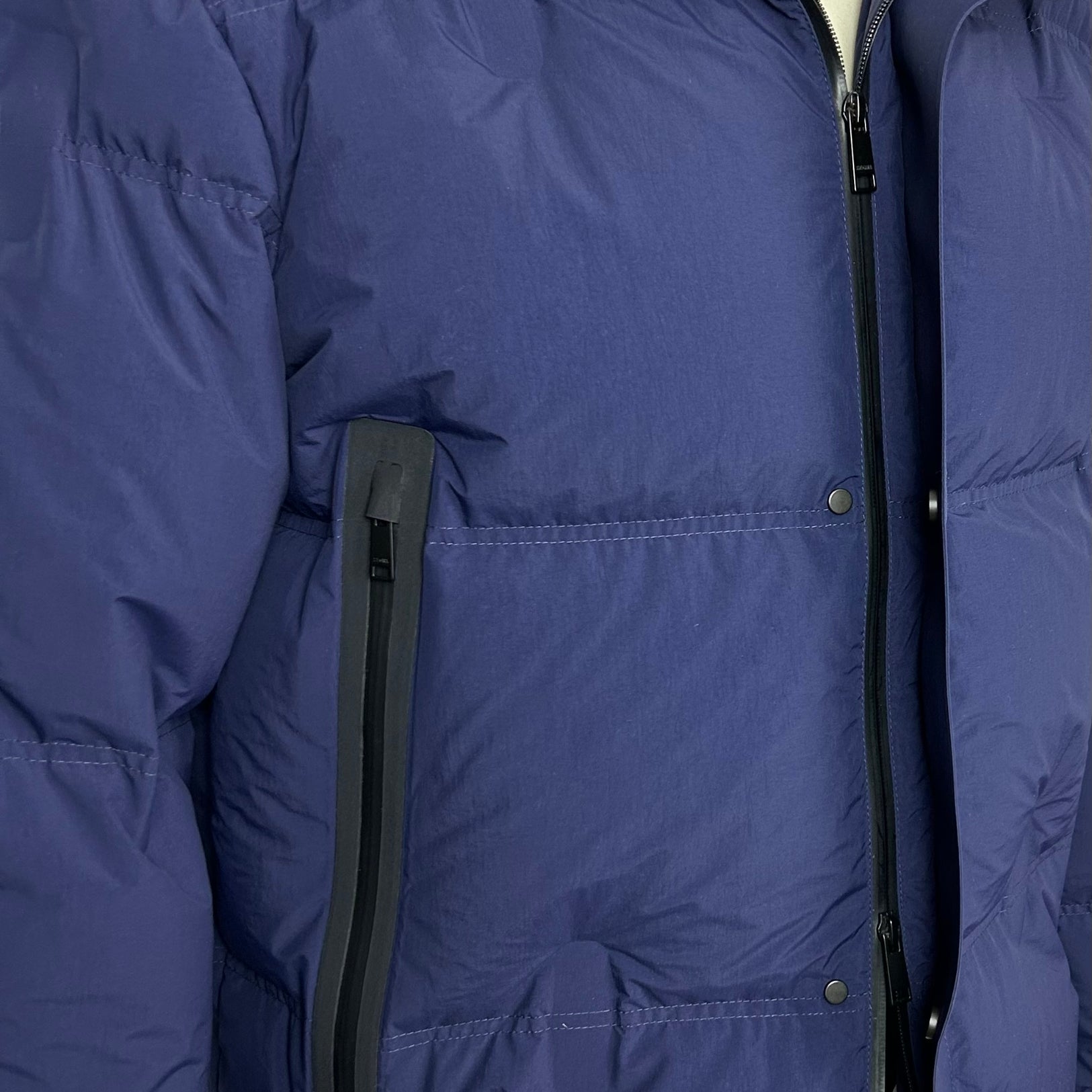 Navy Hooded Down Jacket made of Polyamide/Goose Down/Feathers (EU 48)