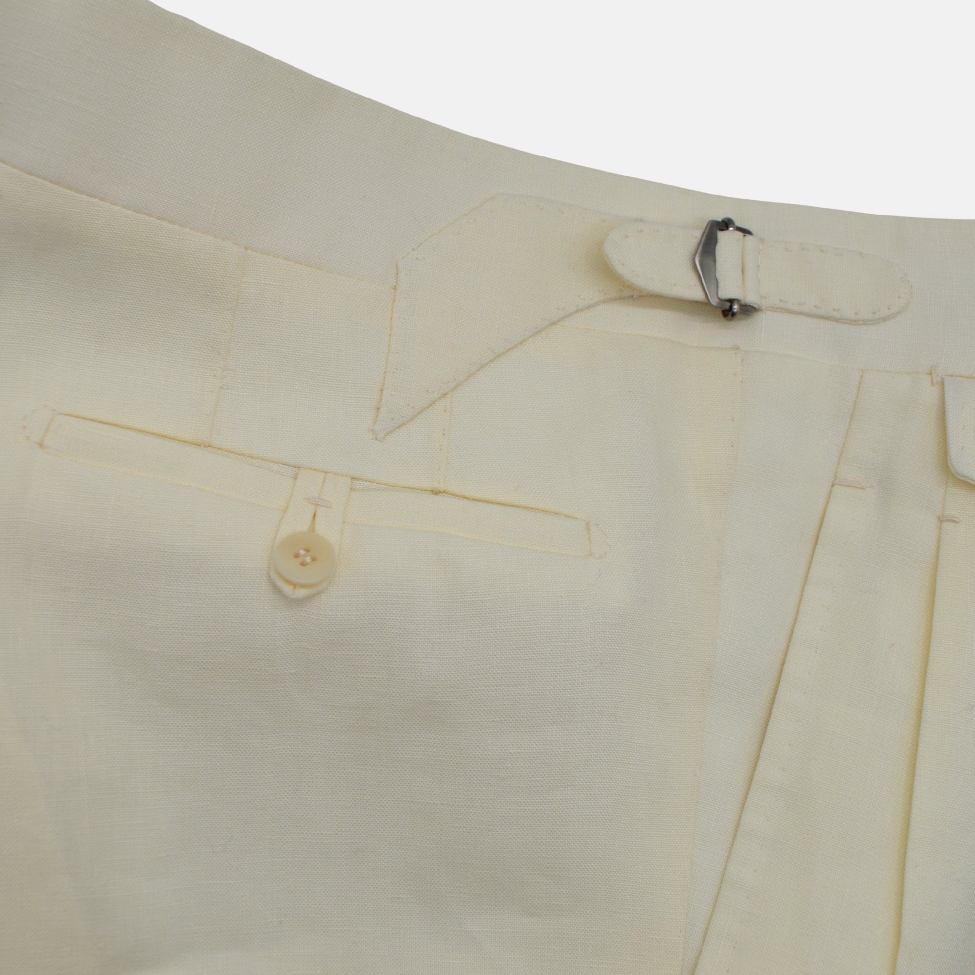 Offwhite Double-Pleated Trousers made of Linen (EU 46)