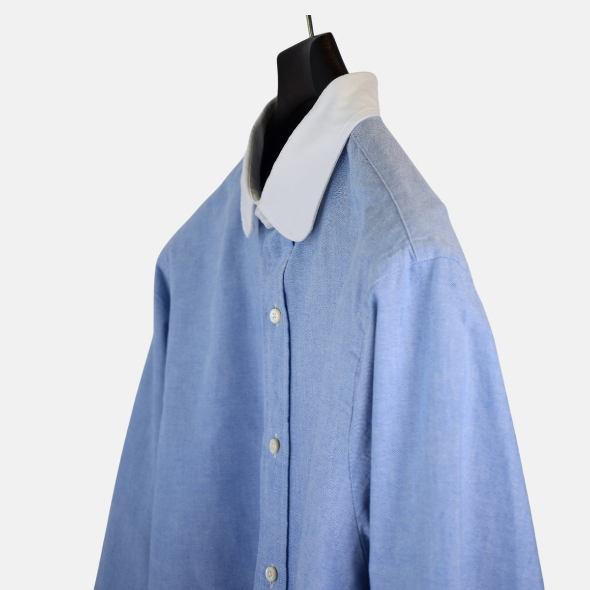 Blaues Hemd mit weißem Kragen aus Baumwolle (XL)