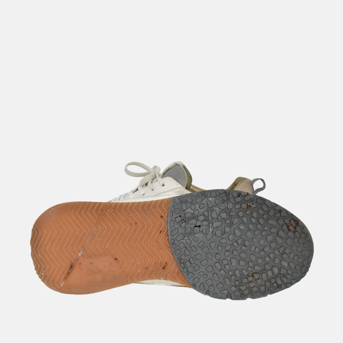 Offwhite Sneaker aus Wildleder (EU 43)